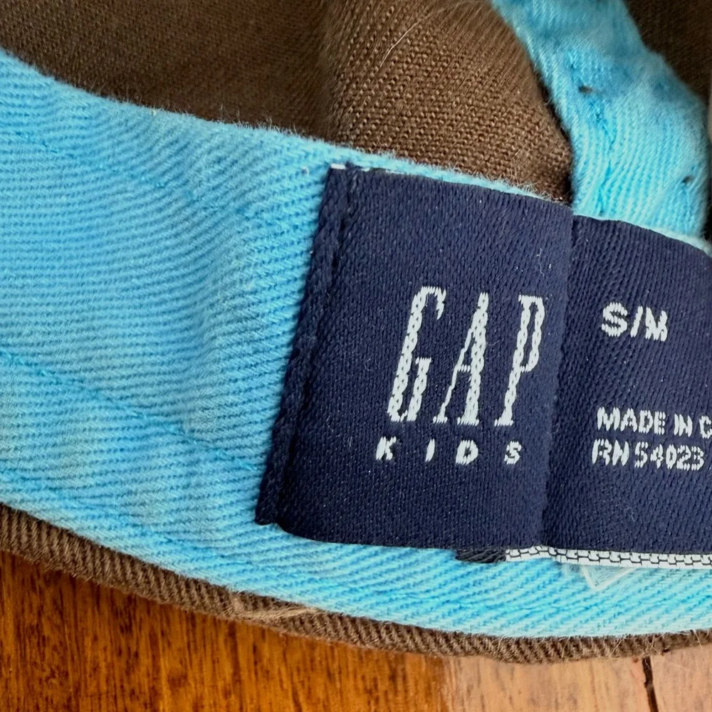 GAP Kids Boys Baseball Cap GAP Logo Appliqué Hat Brown Blue Cream Patch Size S/M